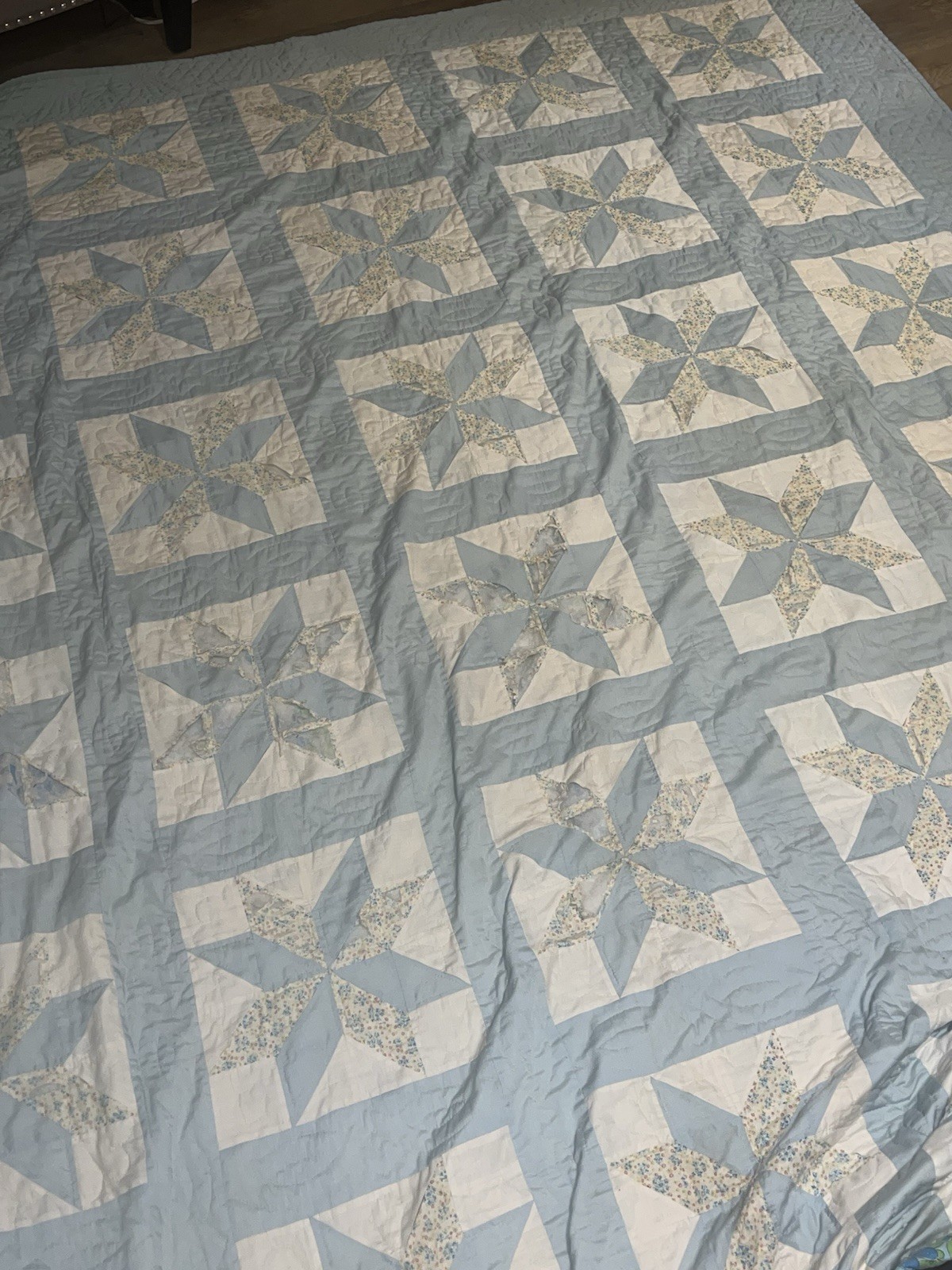 Vintage Handmade 8 Point Star Quilt 106x84 Hand Quilted Blue Floral Queen