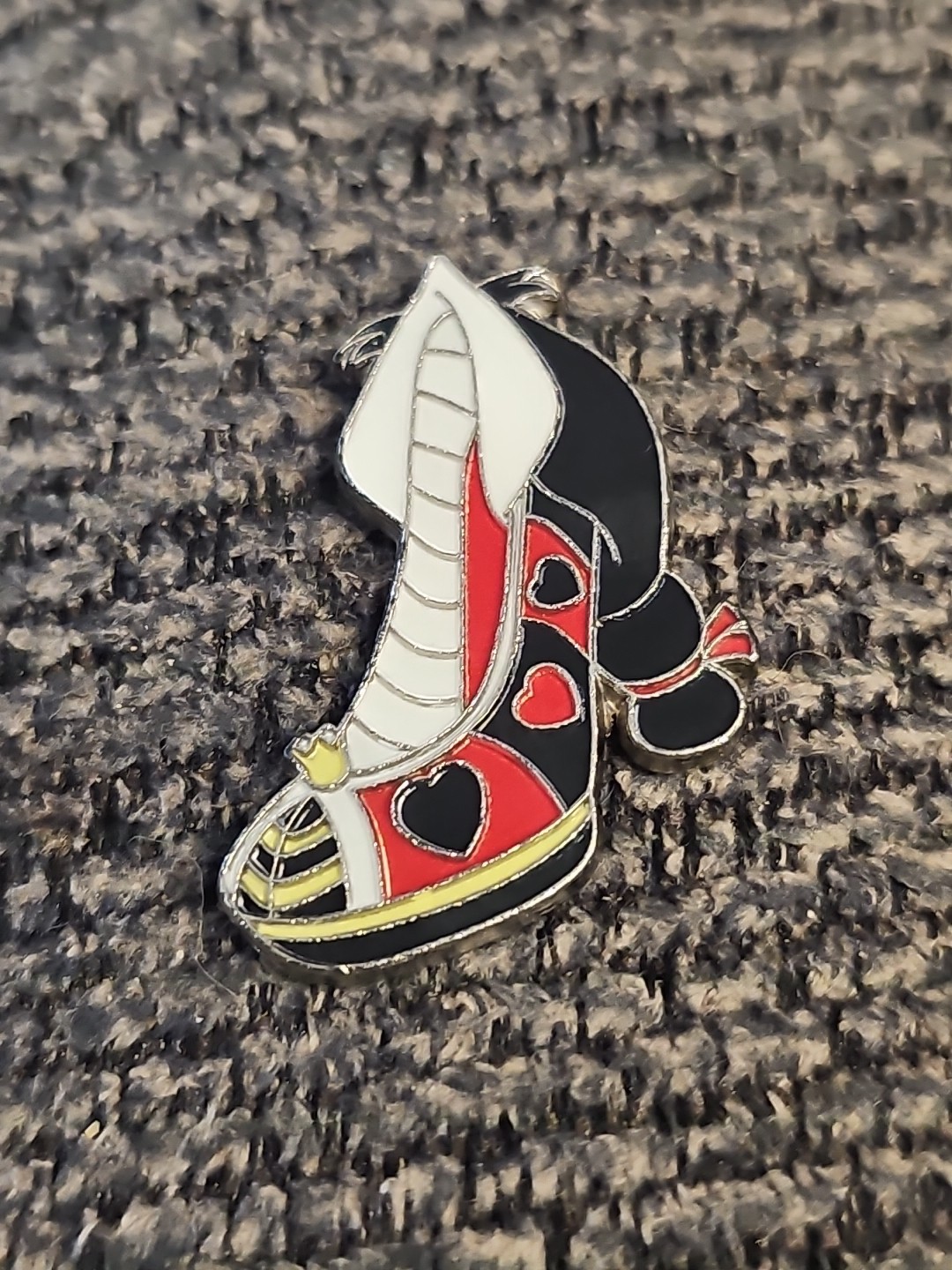 Disney Queen of Hearts Villain High Heel Shoes Trading Pin