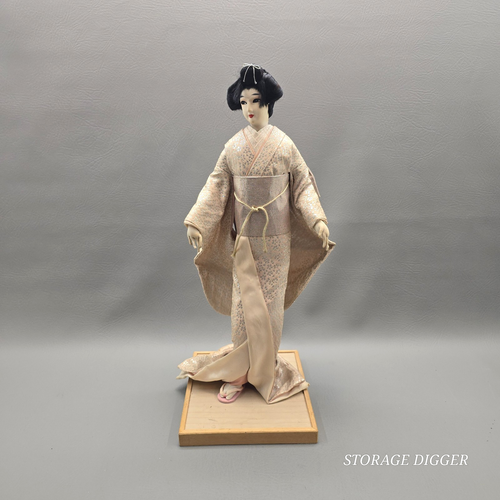 Vintage Nishi Japanese Geisha Doll Figure 17.5\