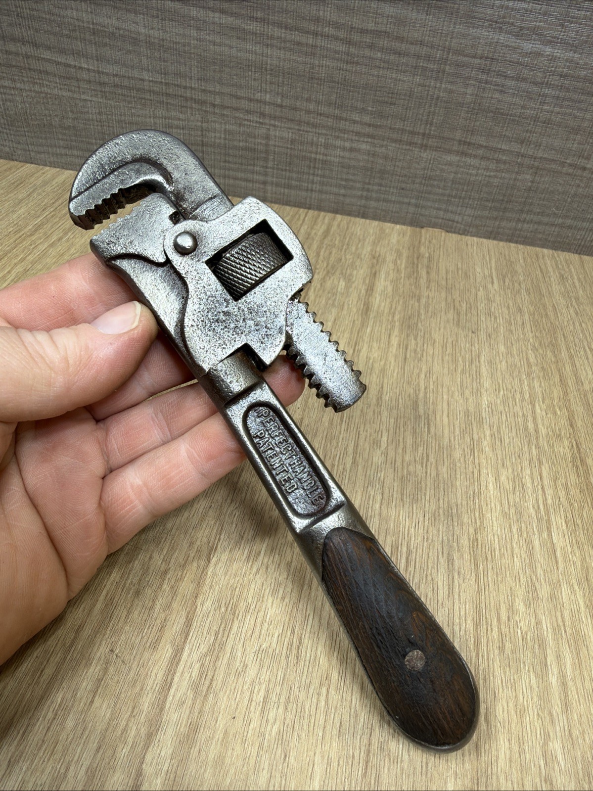 Vintage H.D. Smith Perfect Handle Pipe Wrench USA πΊπΈ 8β Vintage H.D. Smith Perfect Handle Pipe Wrench USA πΊπΈ 8β