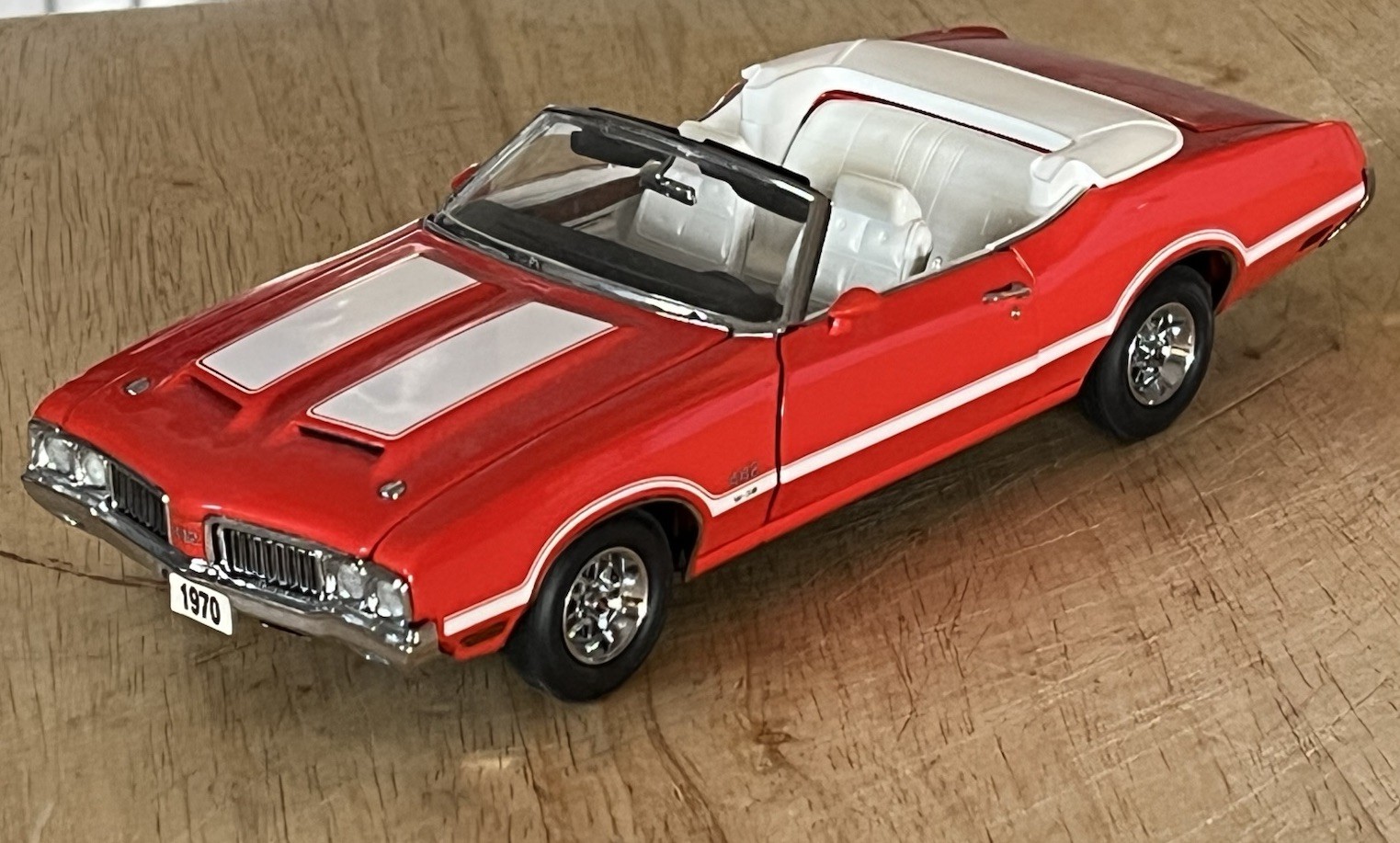 Franklin Mint 1:24 Oldsmobile 442 Convertible Diecast Model Car Red/White