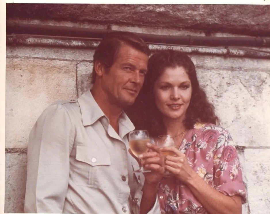 Lois Chiles Roger Moore James Bond 4x6 Picture Celebrity Print