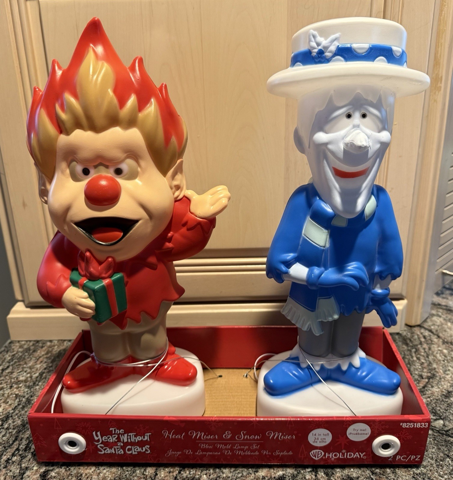 Warner Brothers Light Up Heat Miser & Snow Miser 14” Blow Mold Set 2026 🔥 ❄️