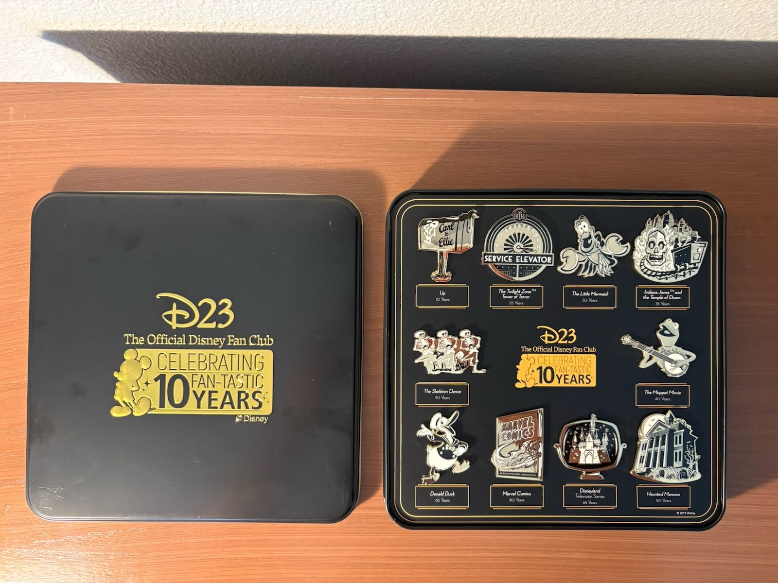 D23 Official Disney Fan Club 10 Fan-Tastic Years Gold Pin Set Box Tin Celebrate