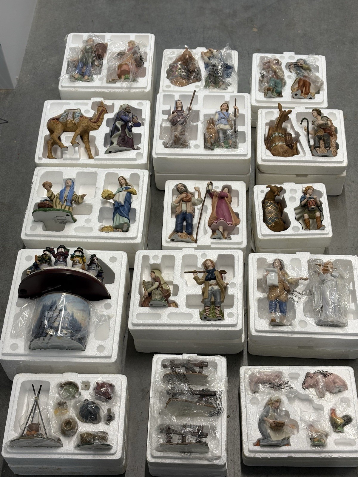 Lot Of 15 Sets Hawthorne Village Thomas Kinkade Figurines New
