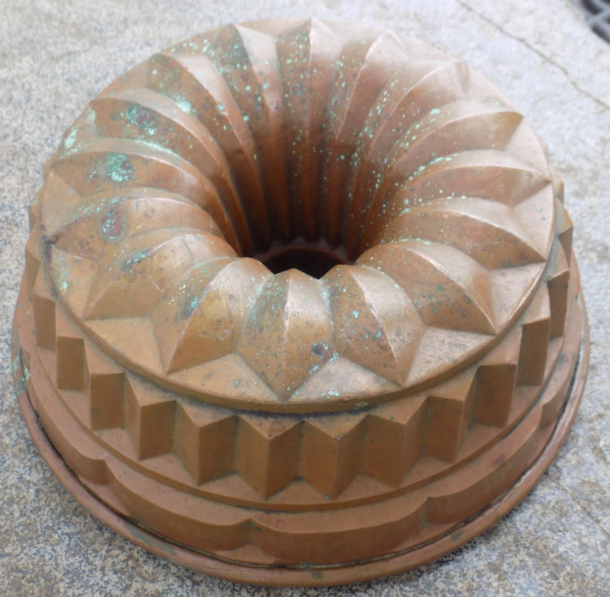 Antique Copper Tin-Lined Bundt Cake Pan Mold 8.5\
