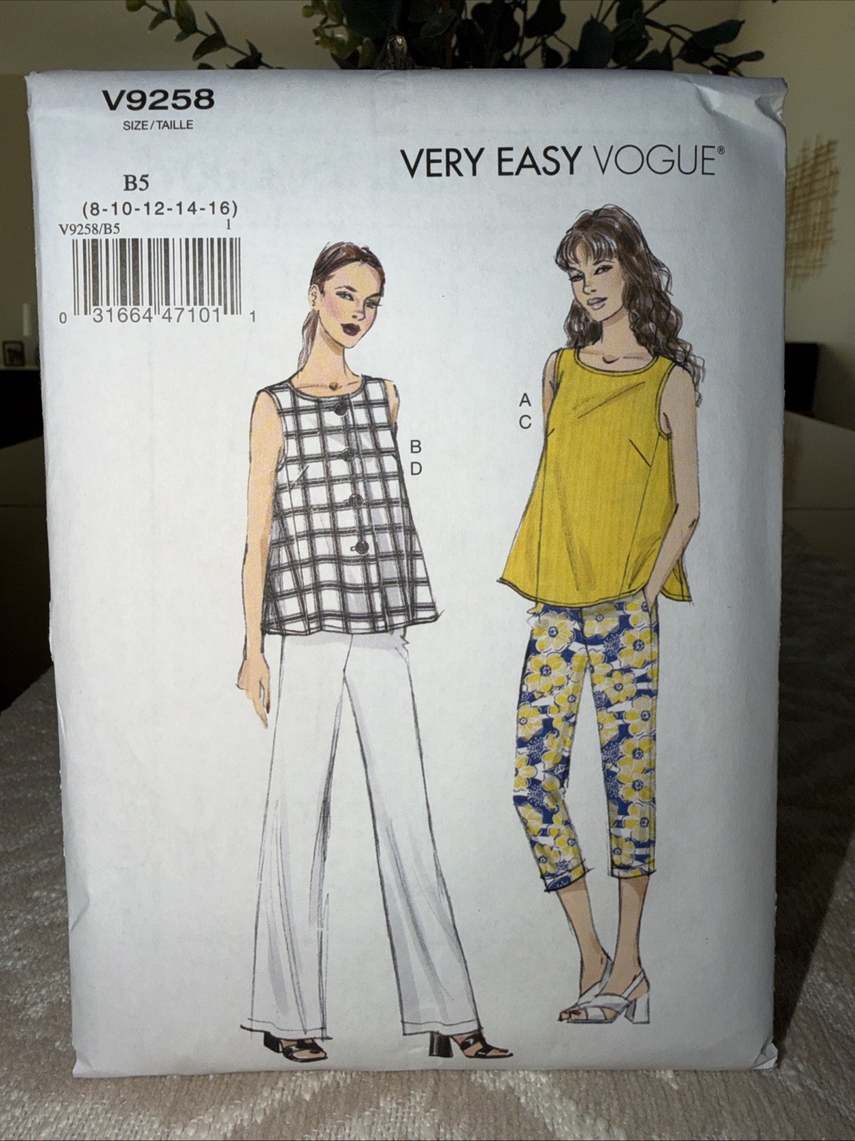 Vogue V9258 Very Easy Misses\' Tops and Pants Size 8-16 Uncut