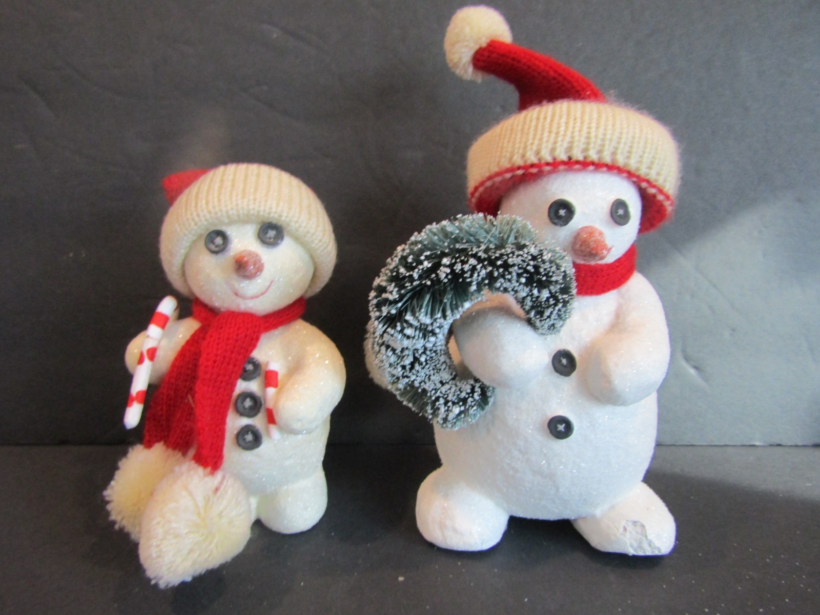 BILLY BUTTONS f 2 Snowmen - One Billy Holding Candy Cane - One Bill With Wreath