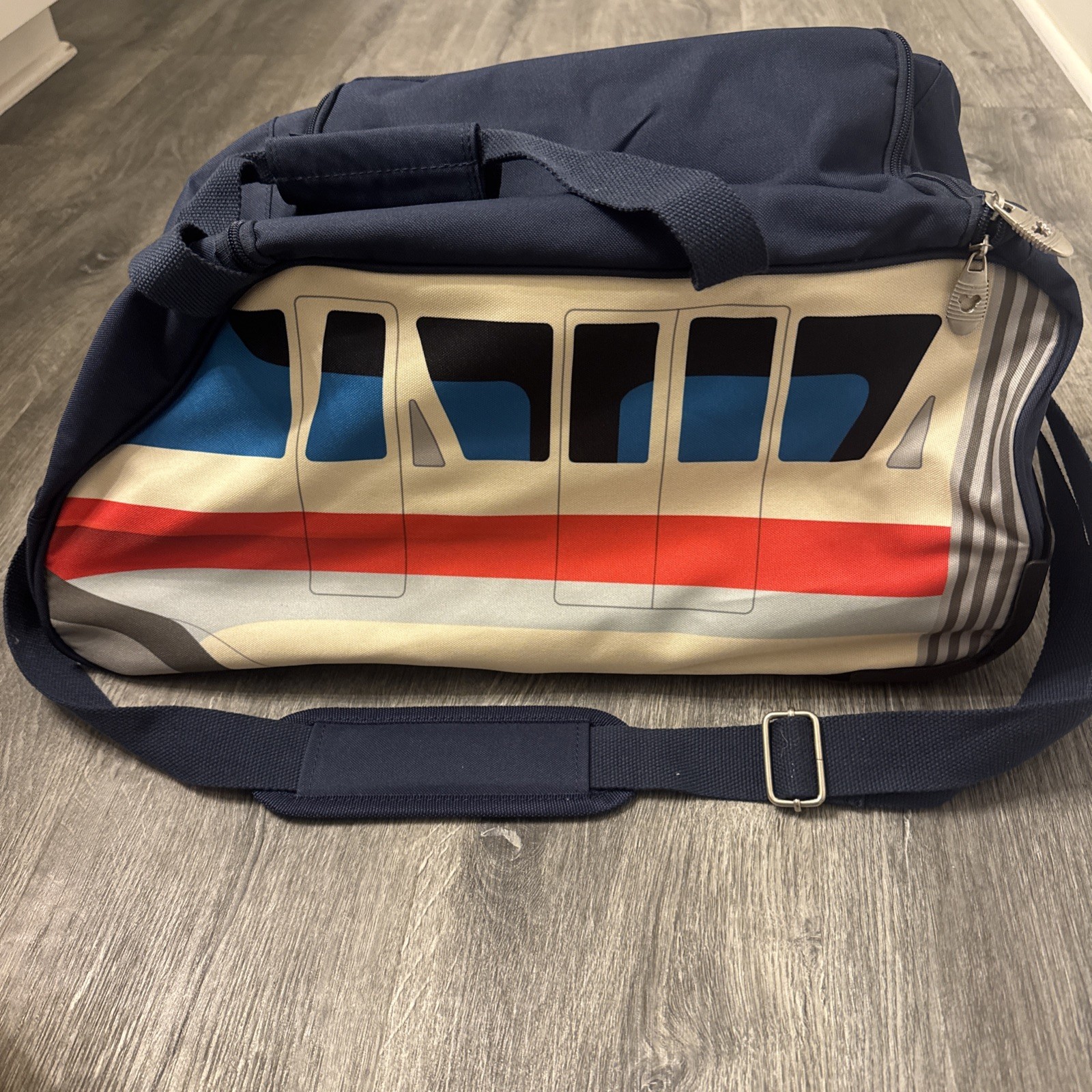 Disney monorail Duffel bag NWOT / Roller Bag Disney monorail Duffel bag NWOT / Roller Bag