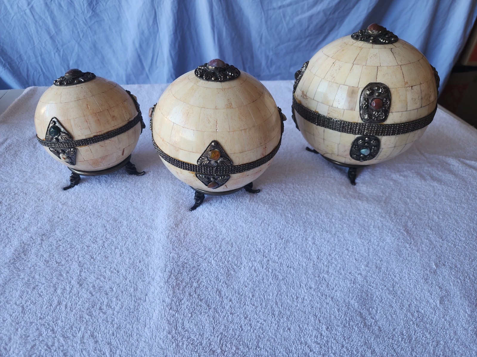 Vintage Art Deco Decor  Globes Set If 3