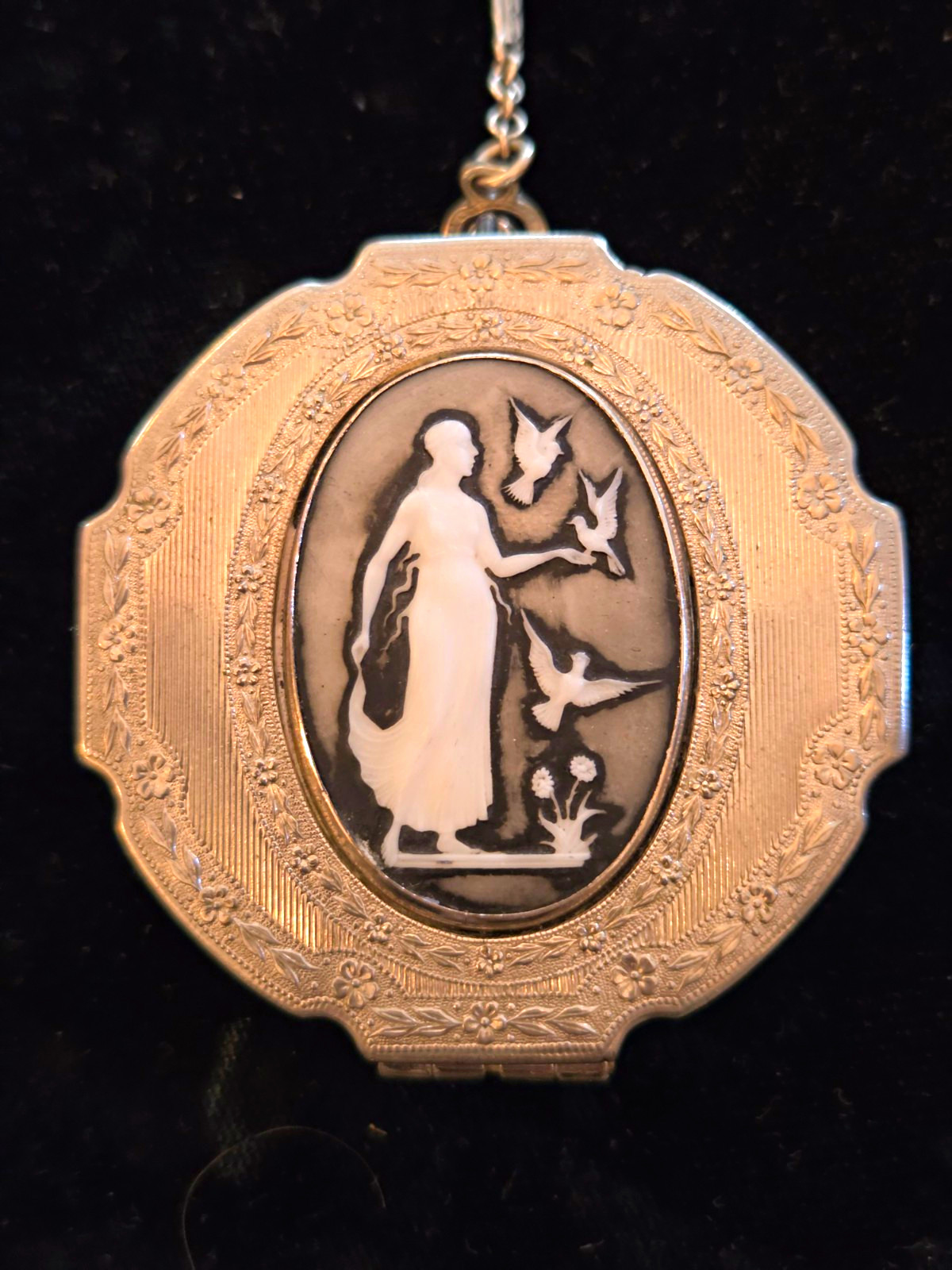 Beautiful Antique Etched Cameo Vtg Silver Finger Ring Compact (tango)  