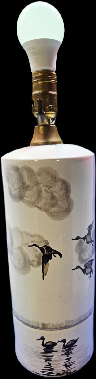 Vintage MCM Italian Ceramic Cylinder Table Lamp Ducks Geese Flying Italy 1822