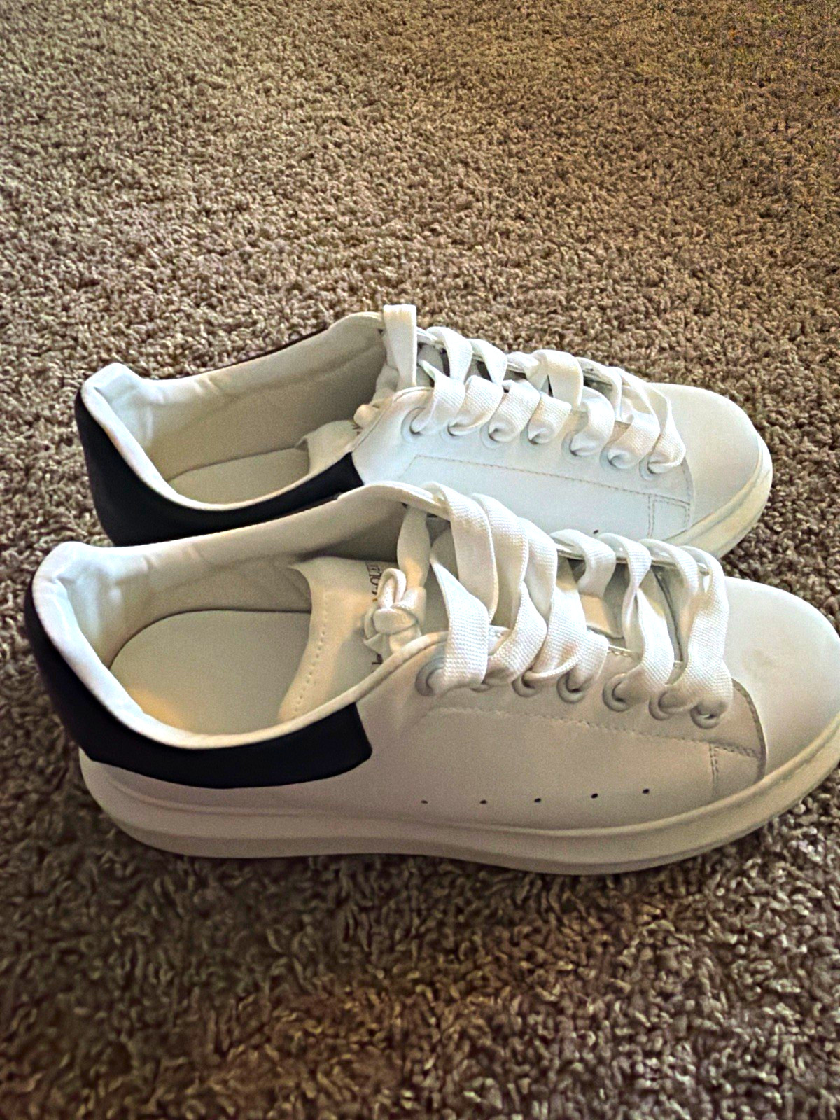 Alexander McQueen Men’s White/Black Leather Lace-Up Sneakers EU 40 US 7