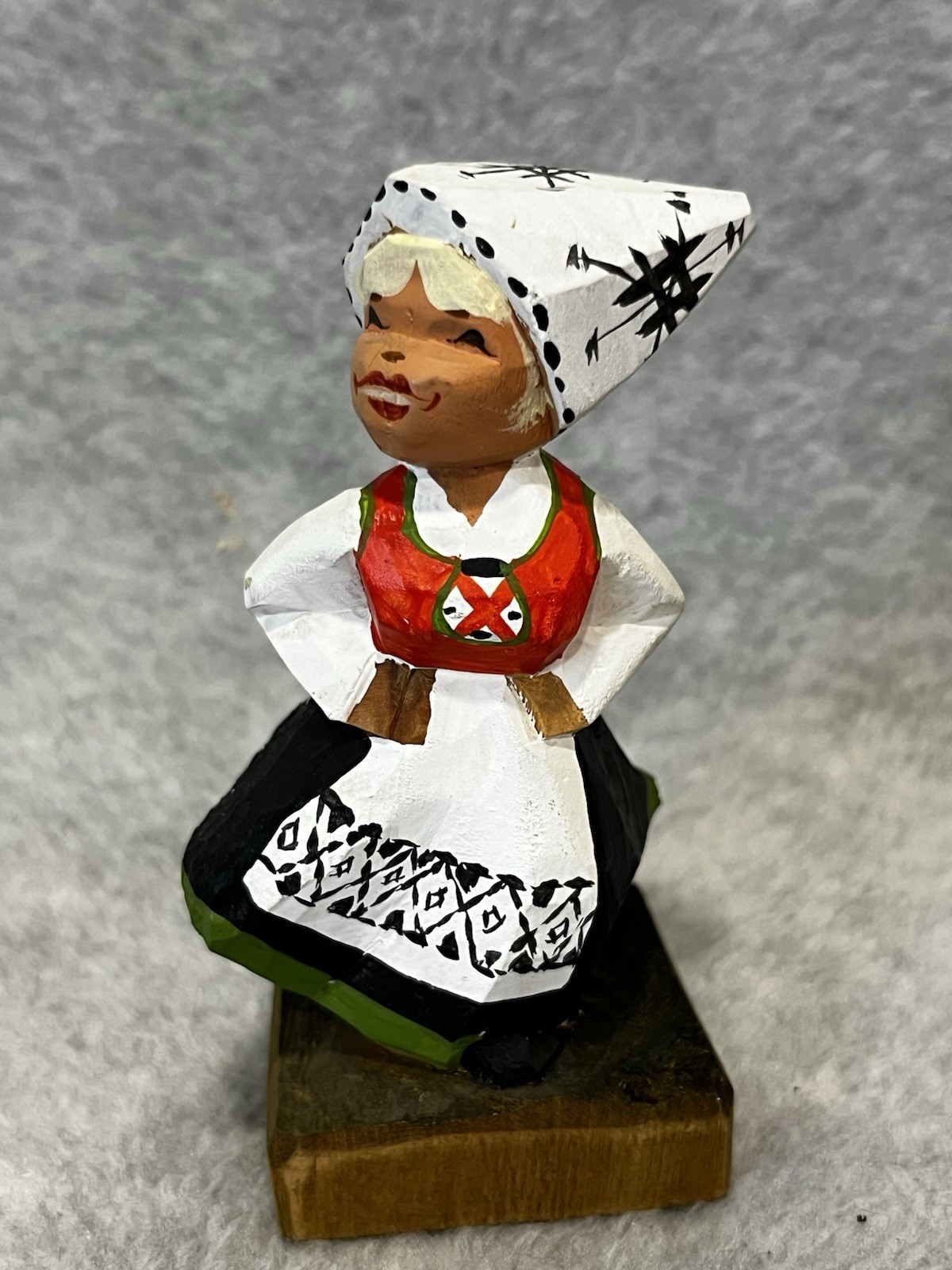 Vintage Henning Wood Carving Smiling Girl in Bunad Hand Carved Norway 4\