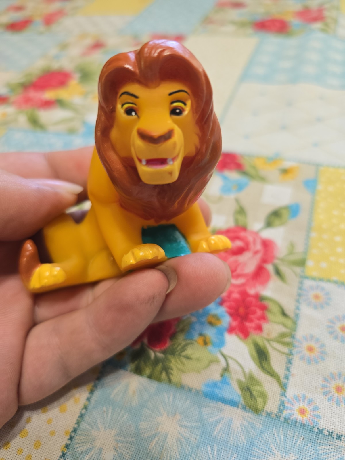 Vintage 1994 Disney Rubber Simba Action Figure, Looking Down, 2 3/8 X 3 Inches