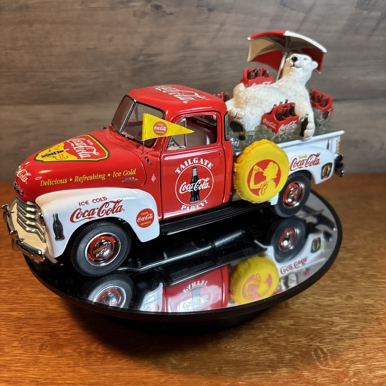 Danbury Mint Coca Cola Polar Bear Pickup 1:24 Diecast Model Read