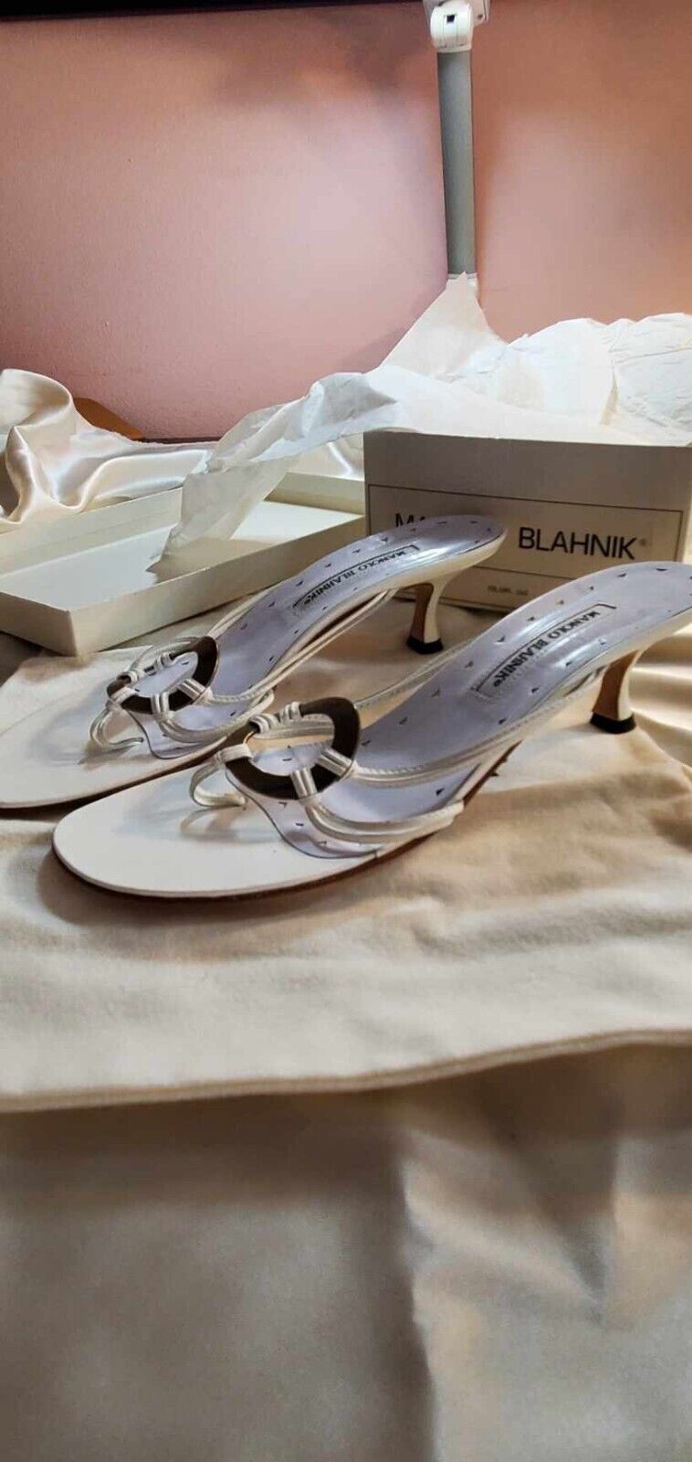 Manolo Blahnik White Sandals Size 41 Kitten Heels New