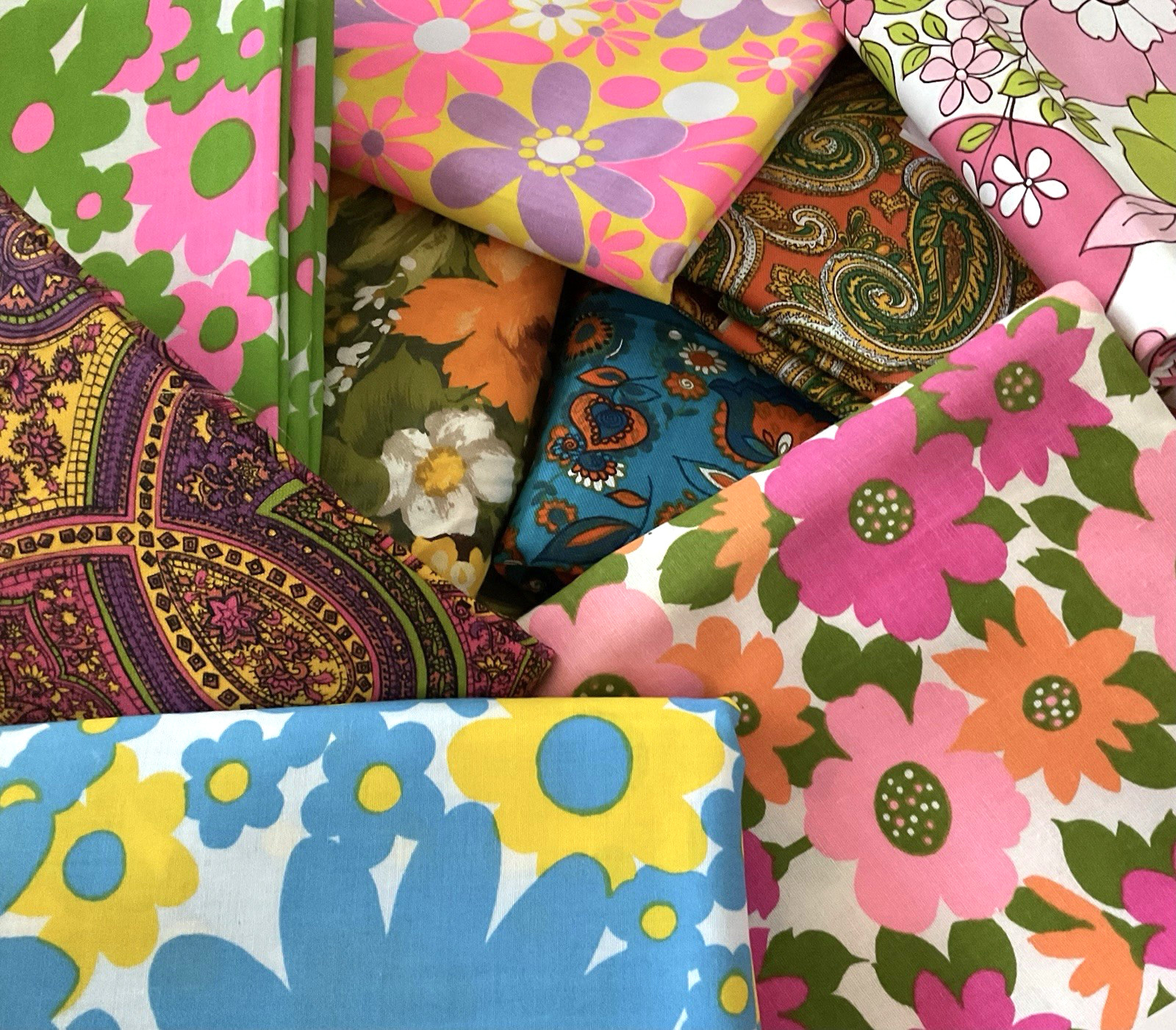 Lot Vtg Fabric 60s-70s Mod Flower Power Paisley 17+ lbs (150+ yds) - NO DUTY