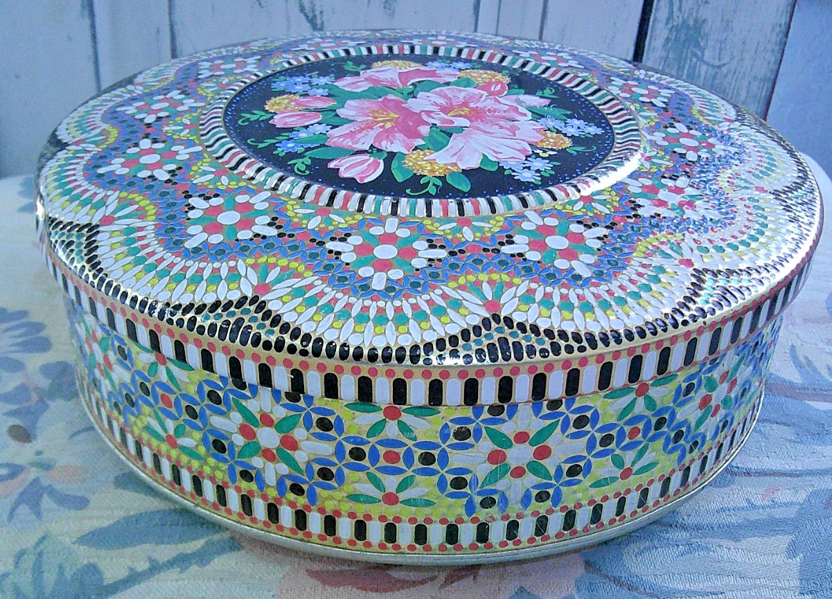VINTAGE DAHER BISCUIT COOKIE TEA TIN FLORAL TEXTURED Decorative ENGLAND