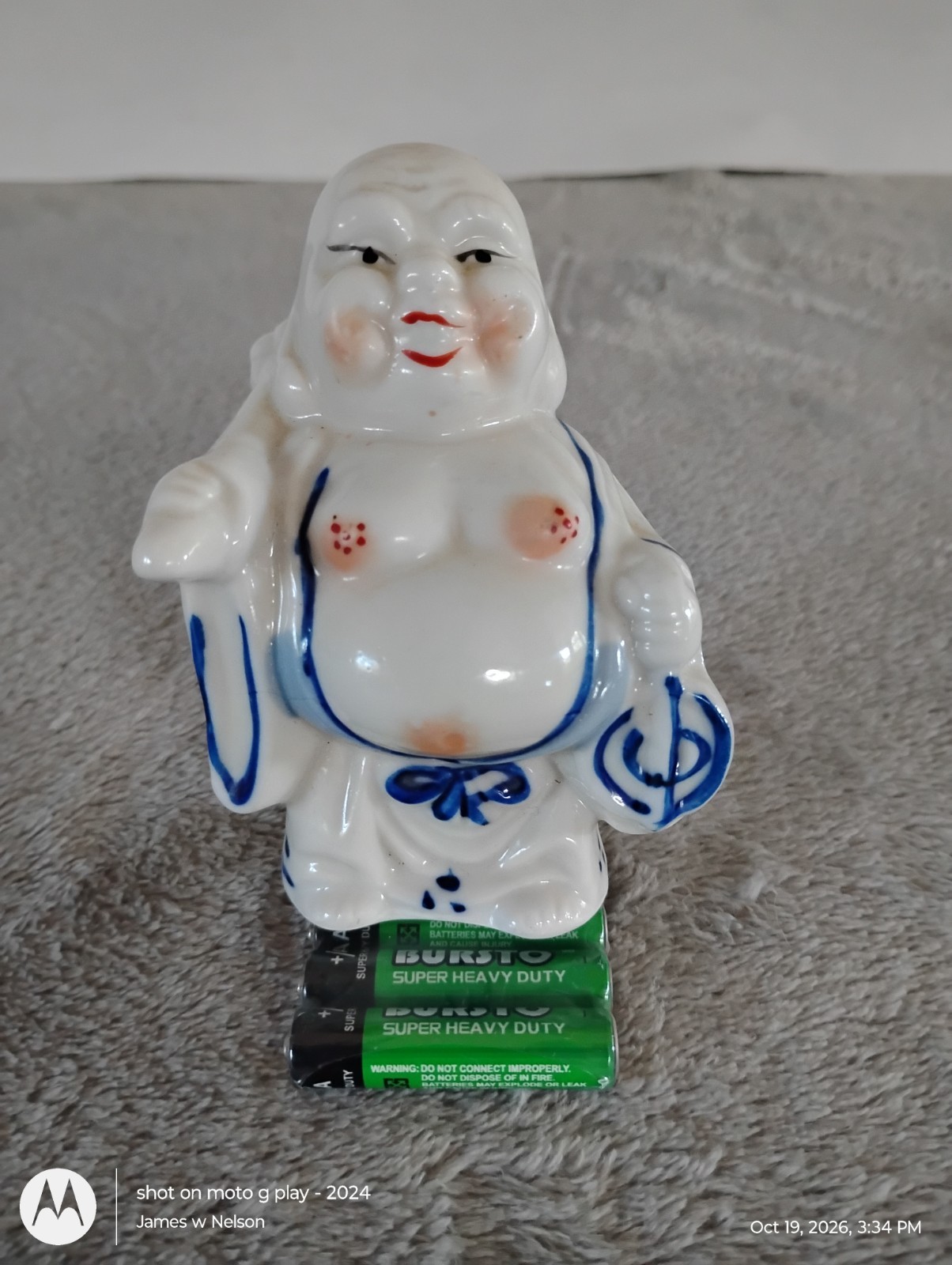 vintage blue and white porcelain figurine approx. 4x3