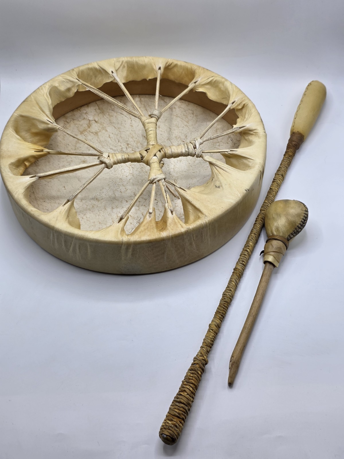 AWESOME VINTAGE NATIVE AMERICAN  RAWHIDE HAND DRUM  PRAYER DRUM 15\