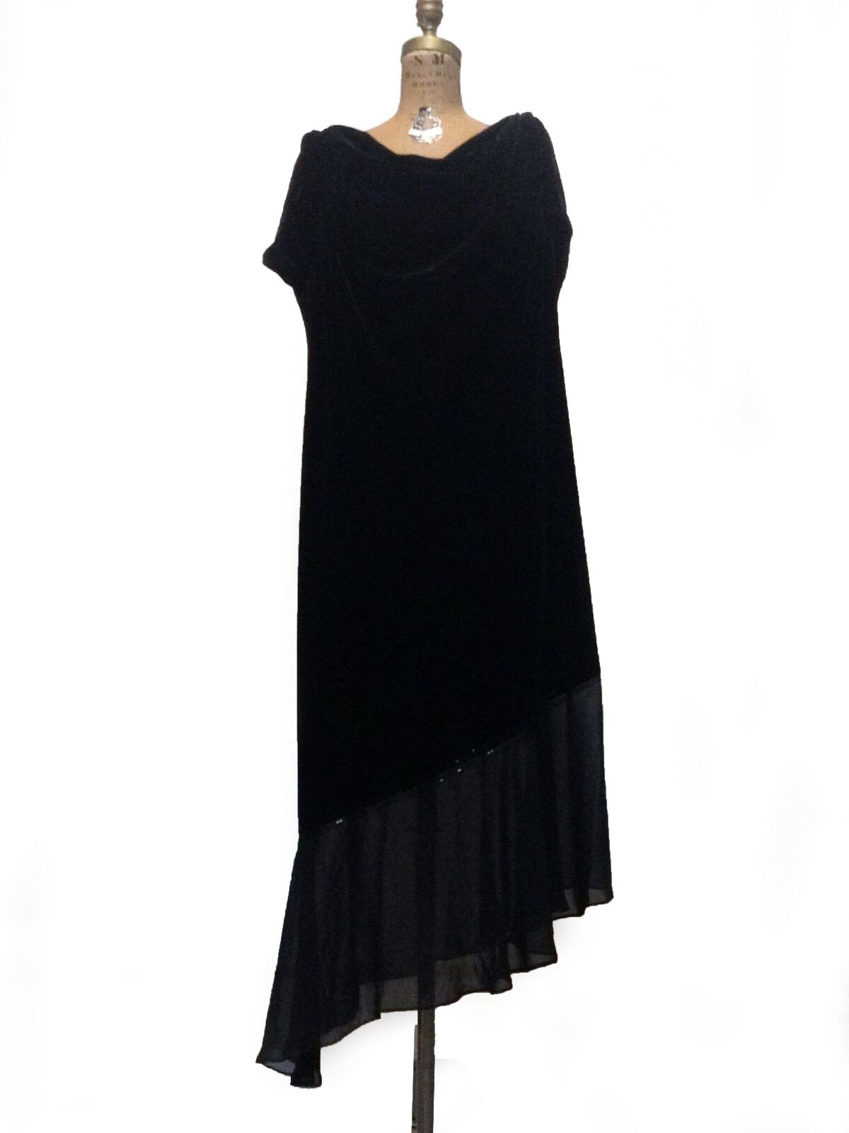 Vtg. Black Velvet Beaded Flapper style Dress /Cocktail Dress- Plus size
