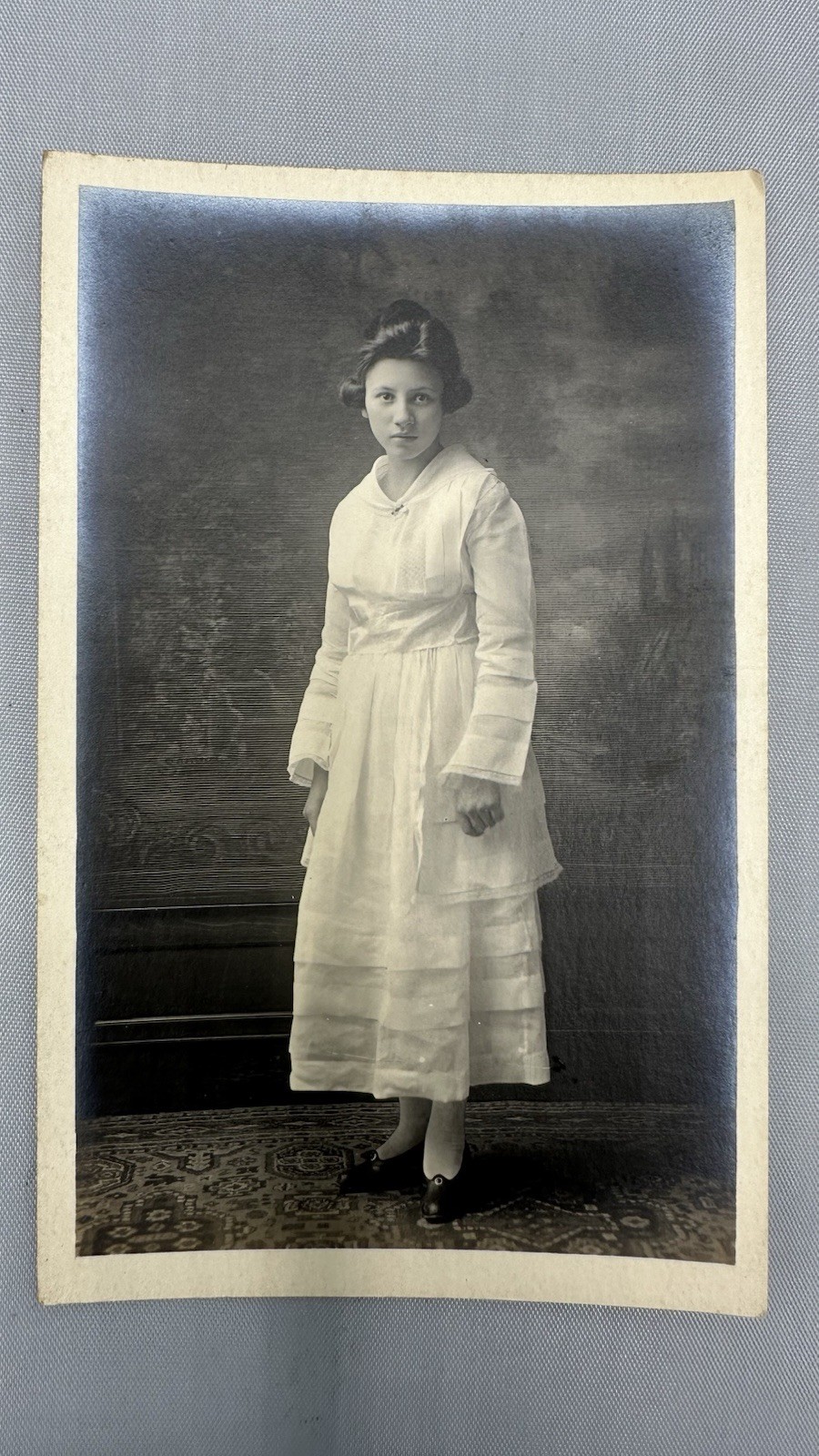 Vintage Antique C1910 Postcard Pretty young girl RPPC (16C)