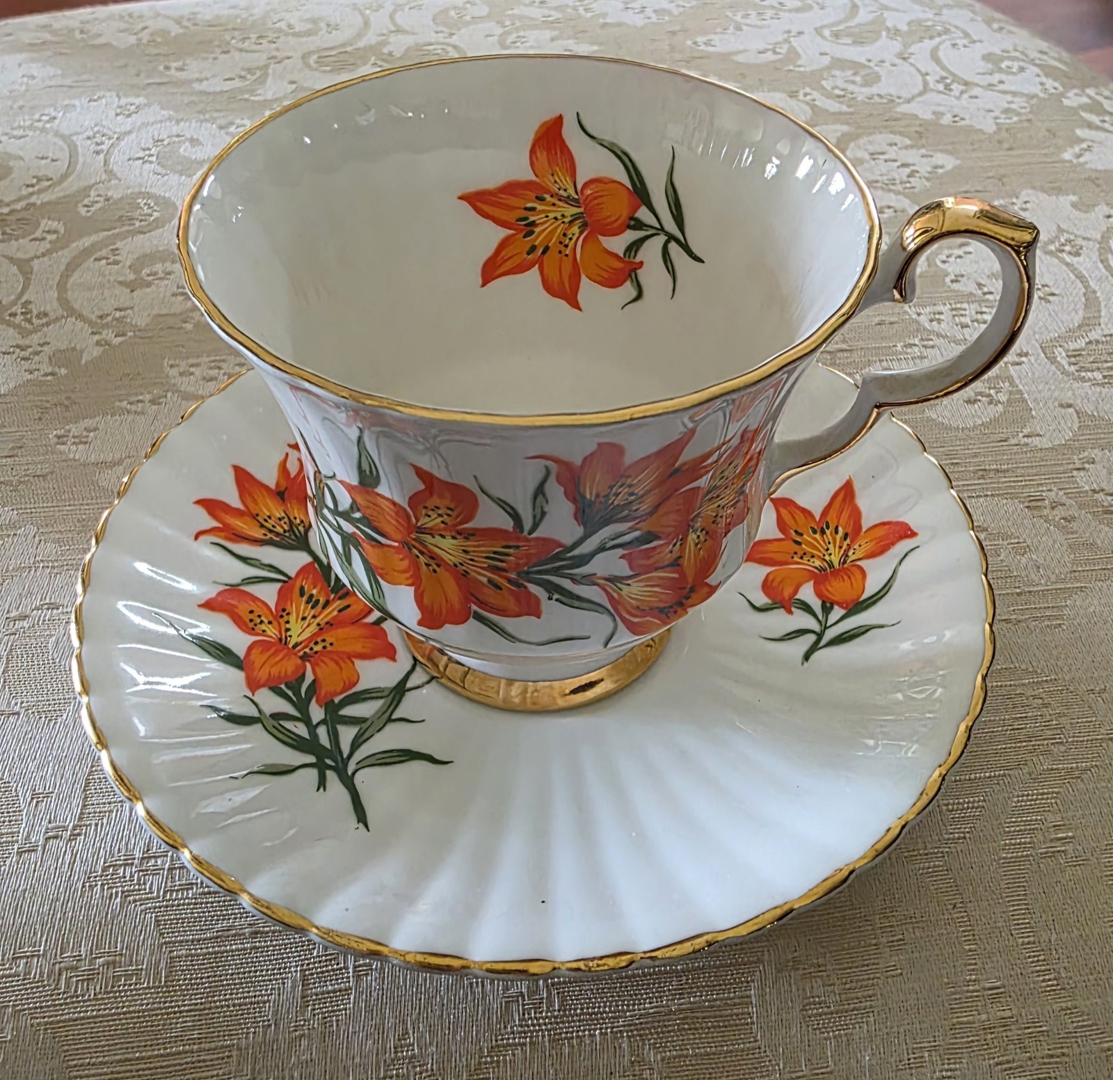 Royal Windsor Bone China Prairie Lily Teacup & Saucer Made in England 