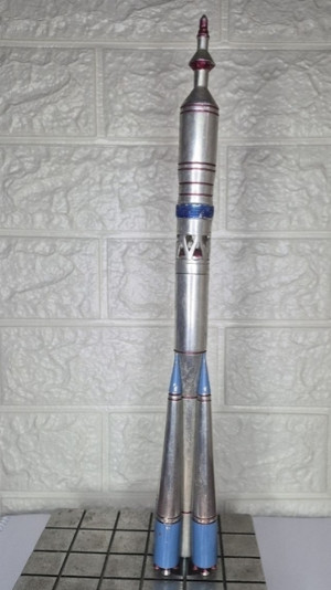Souvenir Desktop Model Soyuz-Vostok Rocket USSR Space