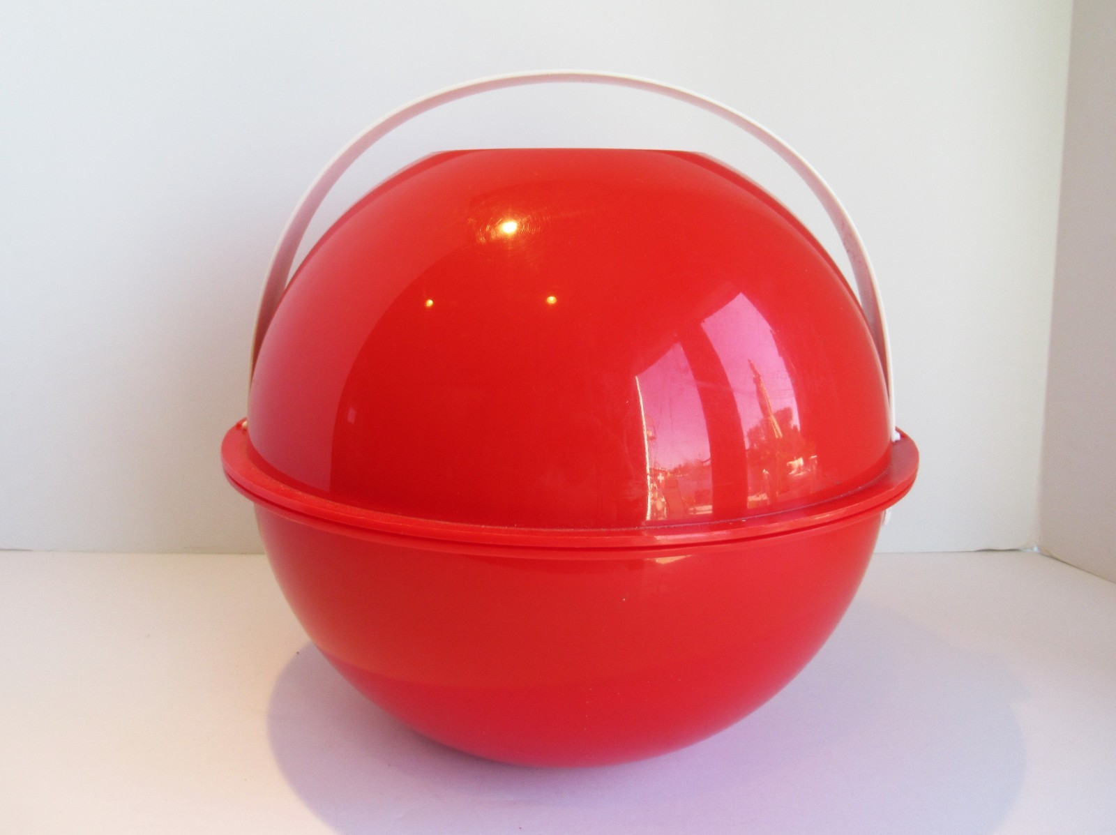 Vintage 1970s Ingrid Plastic Picnic Set Bowls Plates Cups Carry Handle Retro