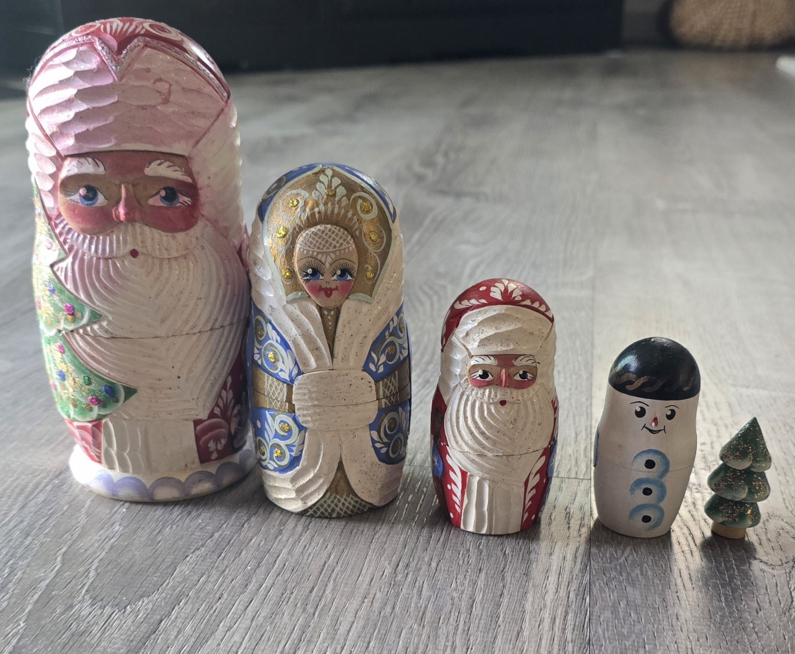 VTG Hand Painted Carved Russian Santa Matryoshka Nesting Doll 5 Pce Set * Read 