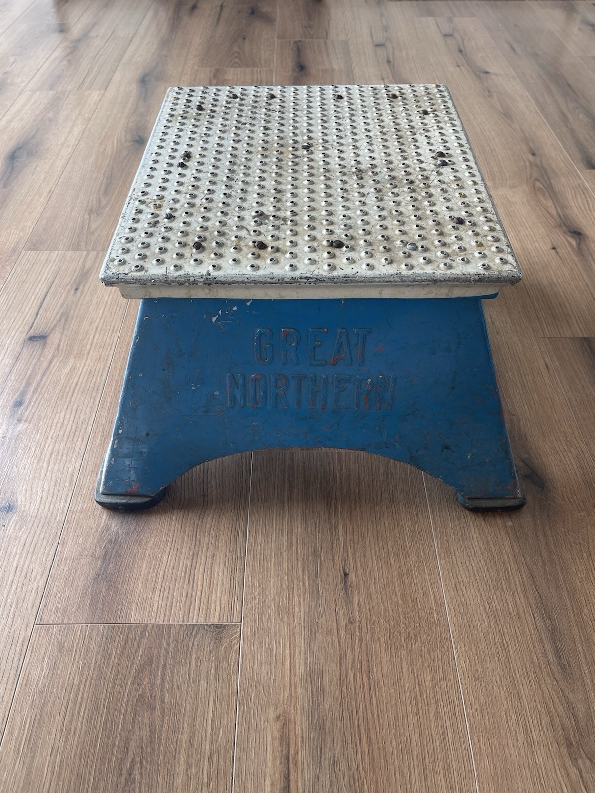 Vintage Great Northern Railroad Embossed Morton Mfg Conductors Platform Step