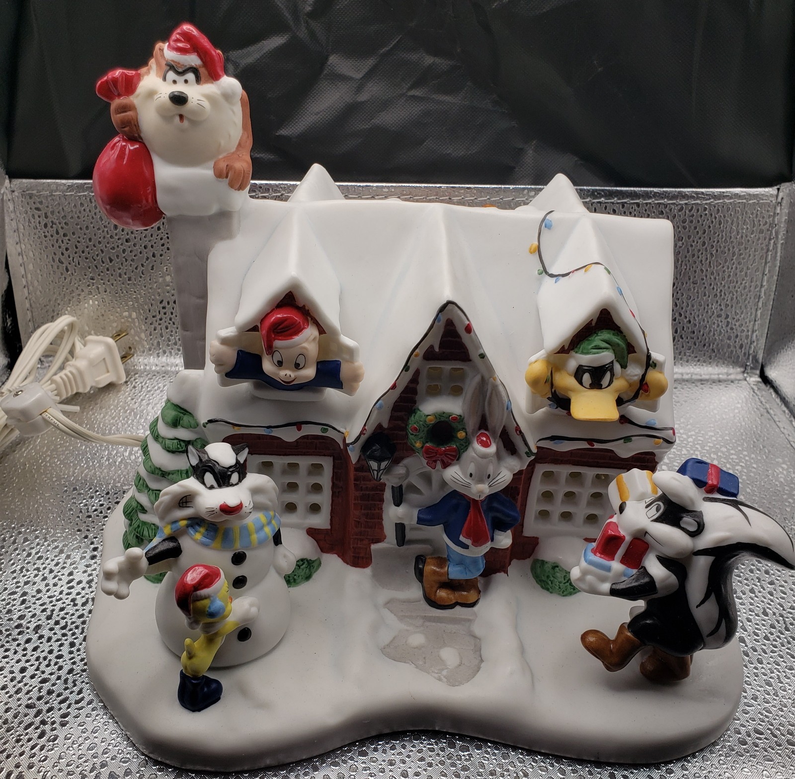 RARE VTG WB Looney Tunes Lighted Ceramic Christmas House 1st Edition 1995 w/ Box