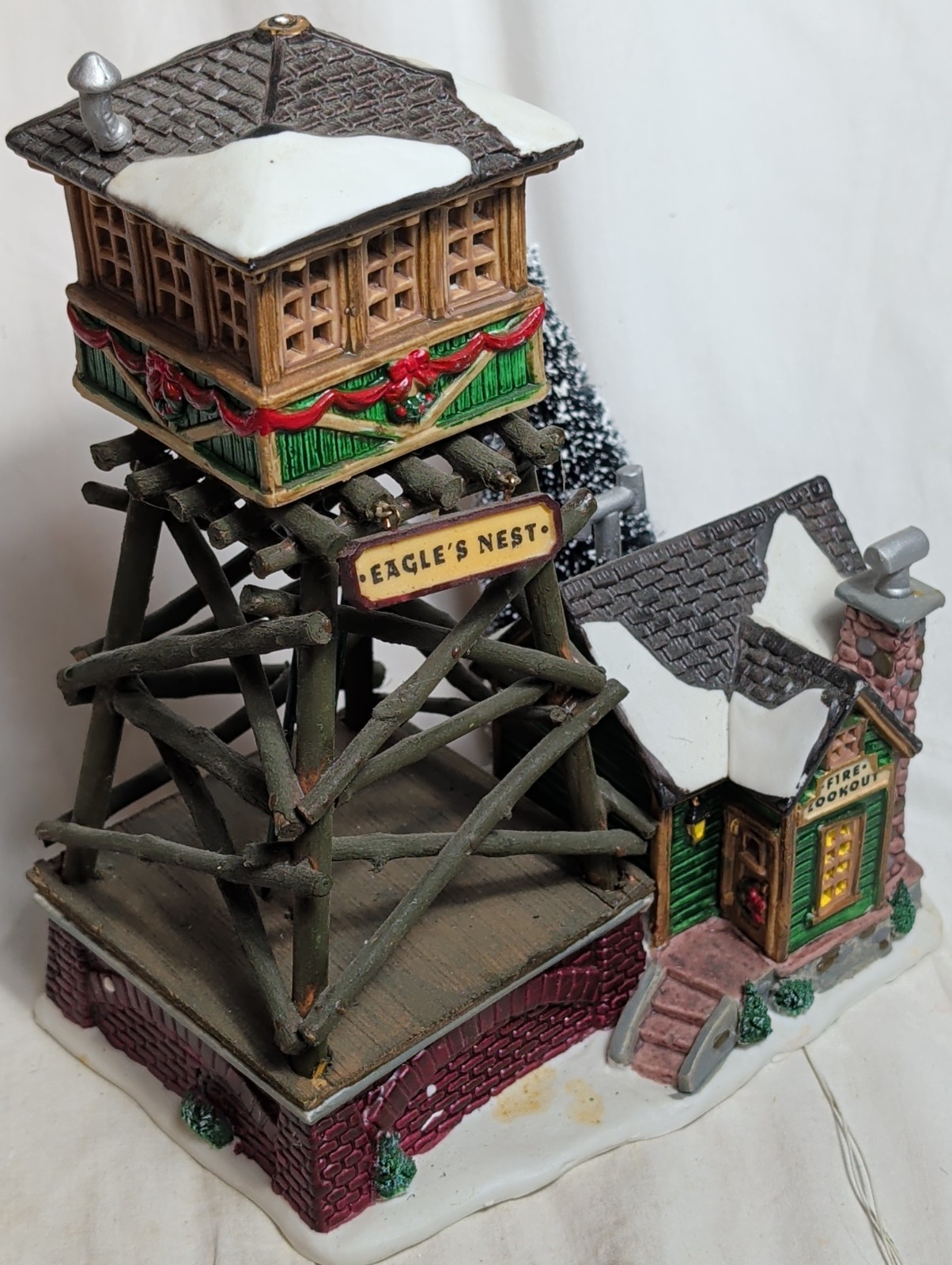 Lemax Eagle’s Nest Fire Lookout 2002 Village Collection 24818A 
