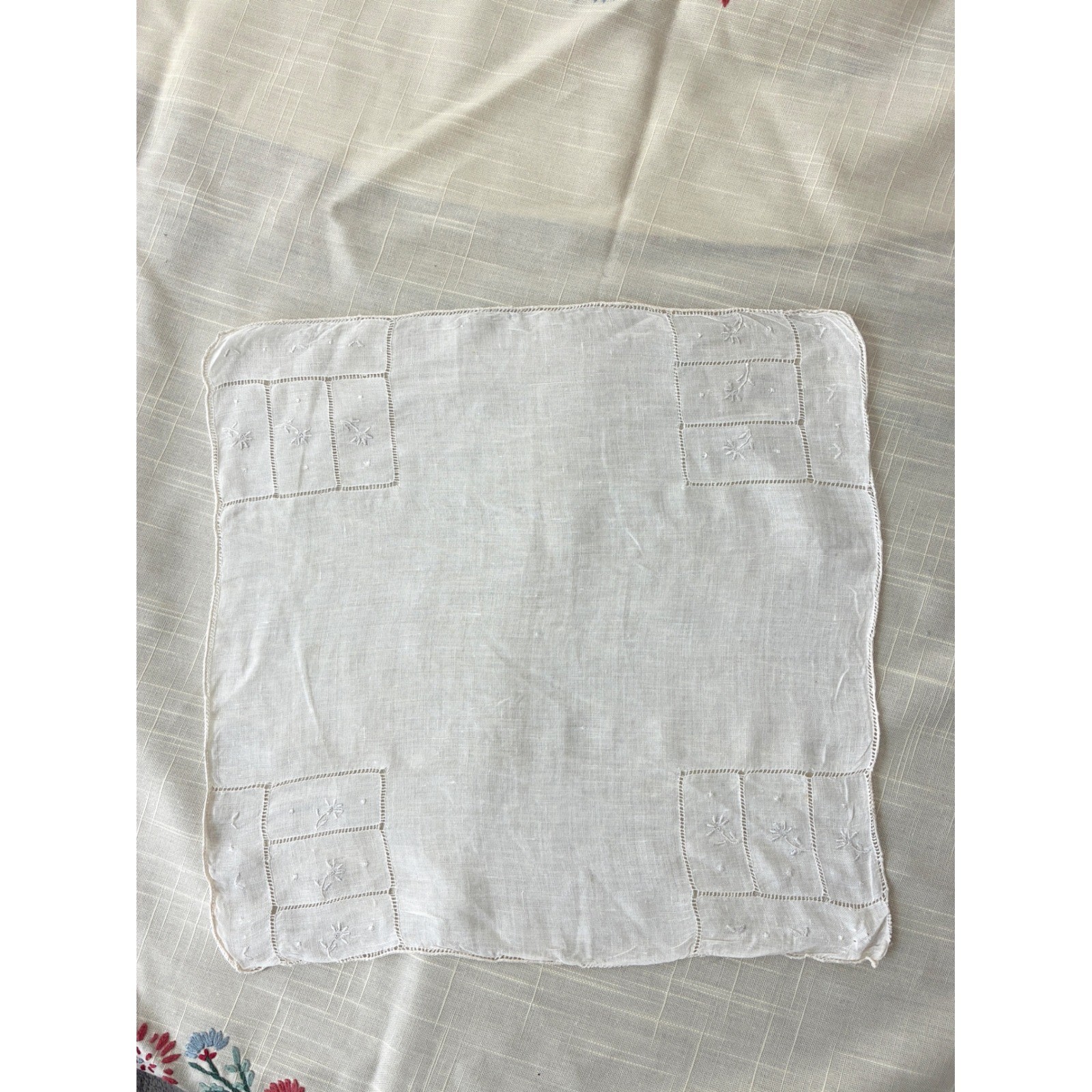 Antique 1920s–1930s White Linen Handkerchief Openwork & Floral Embroidery