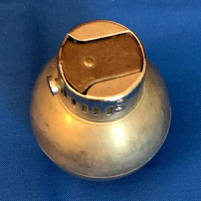 Silver Tone Round Metal Tabletop Table Lighter Silver Tone Round Metal Tabletop Table Lighter