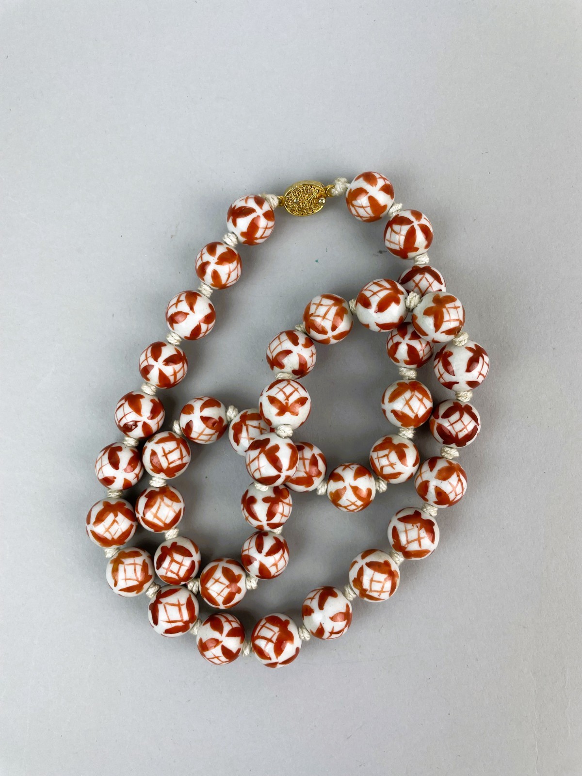 Vintage 50s Chinese Export Butterfly Porcelain Hand Painted Bead Necklace 25.5\