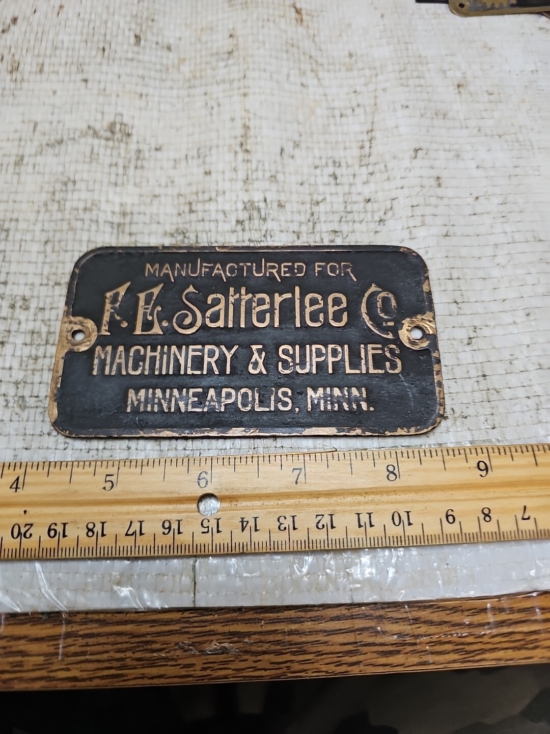 Vintage F E SATTERLEE CO Metal Machine Name Plate Emblem Sign NICE COLOR RAISED