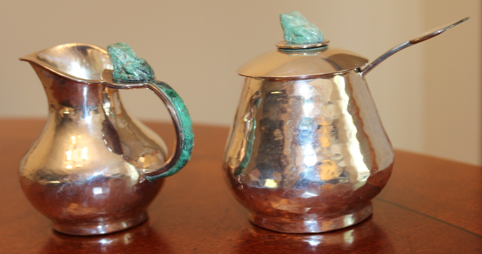 VINTAGE LOS CASTILLO TAXCO SILVER PLATED CREAM & SUGAR W/MALACHITE FROG