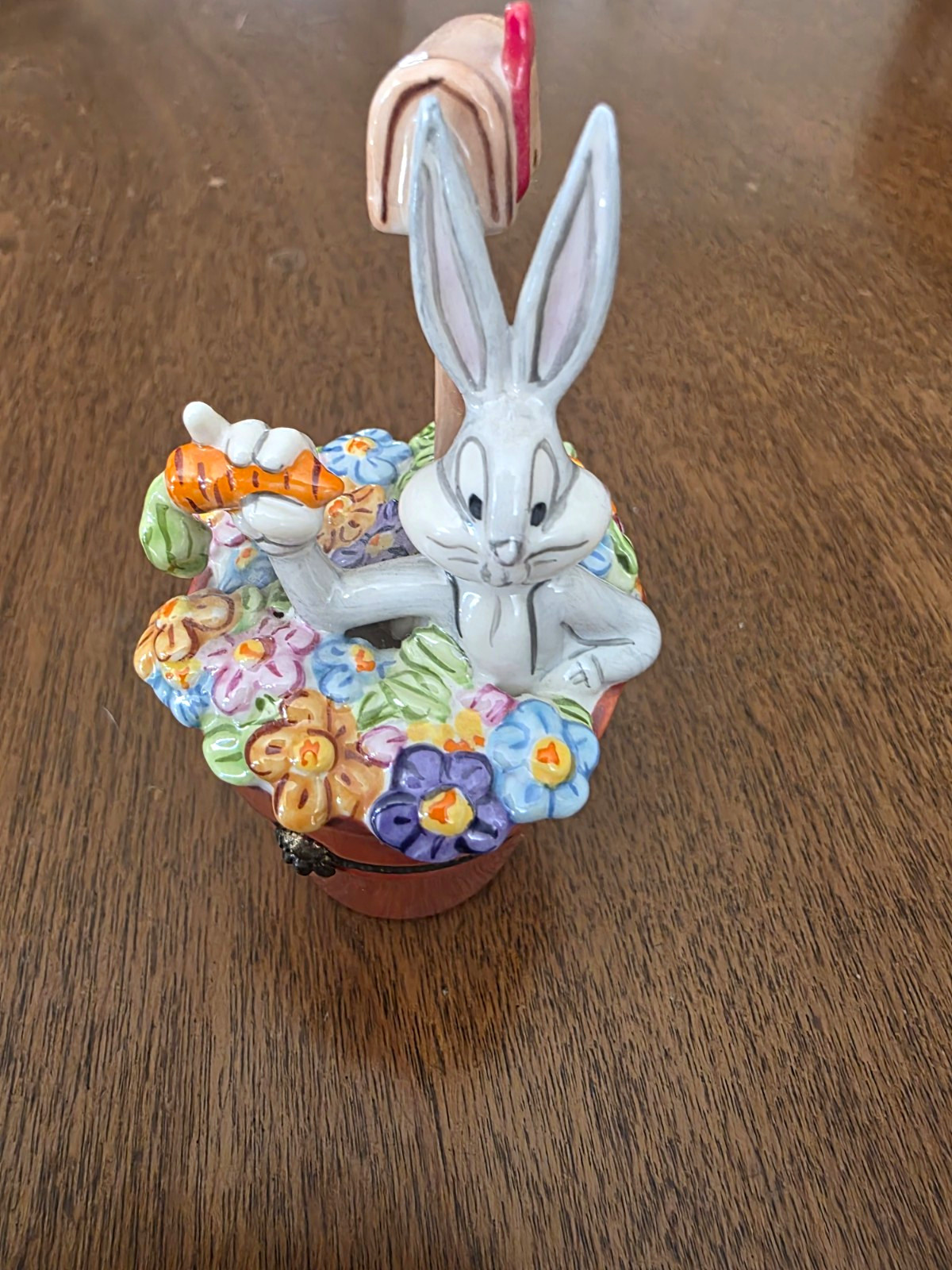 Warner Bros Bugs Bunny Limited Edition Signed Ceramic Floral Figurine 293/500