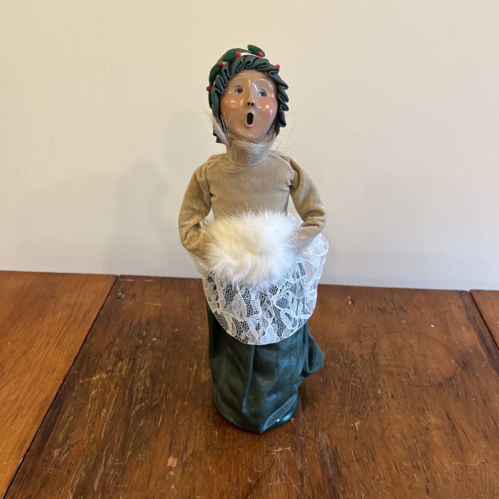 1993 BYERS CHOICE CHRISTMAS CAROLER Long Blond Hair White Muff Green Lace Outfit 1993 BYERS CHOICE CHRISTMAS CAROLER Long Blond Hair White Muff Green Lace Outfit