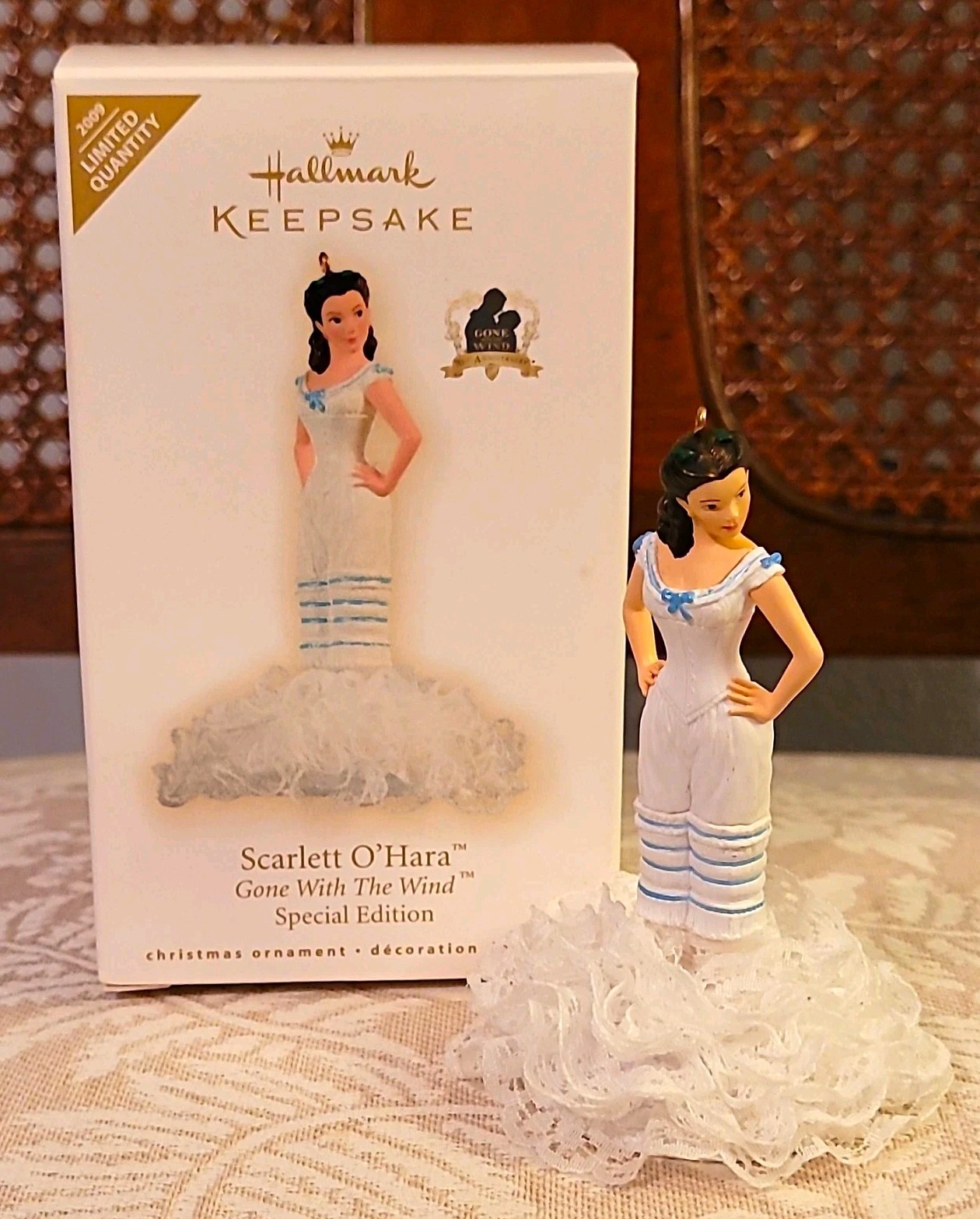 Hallmark Keepsake Gone with the Wind Scarlett O\'Hara 2009 Hanging Ornament MINT