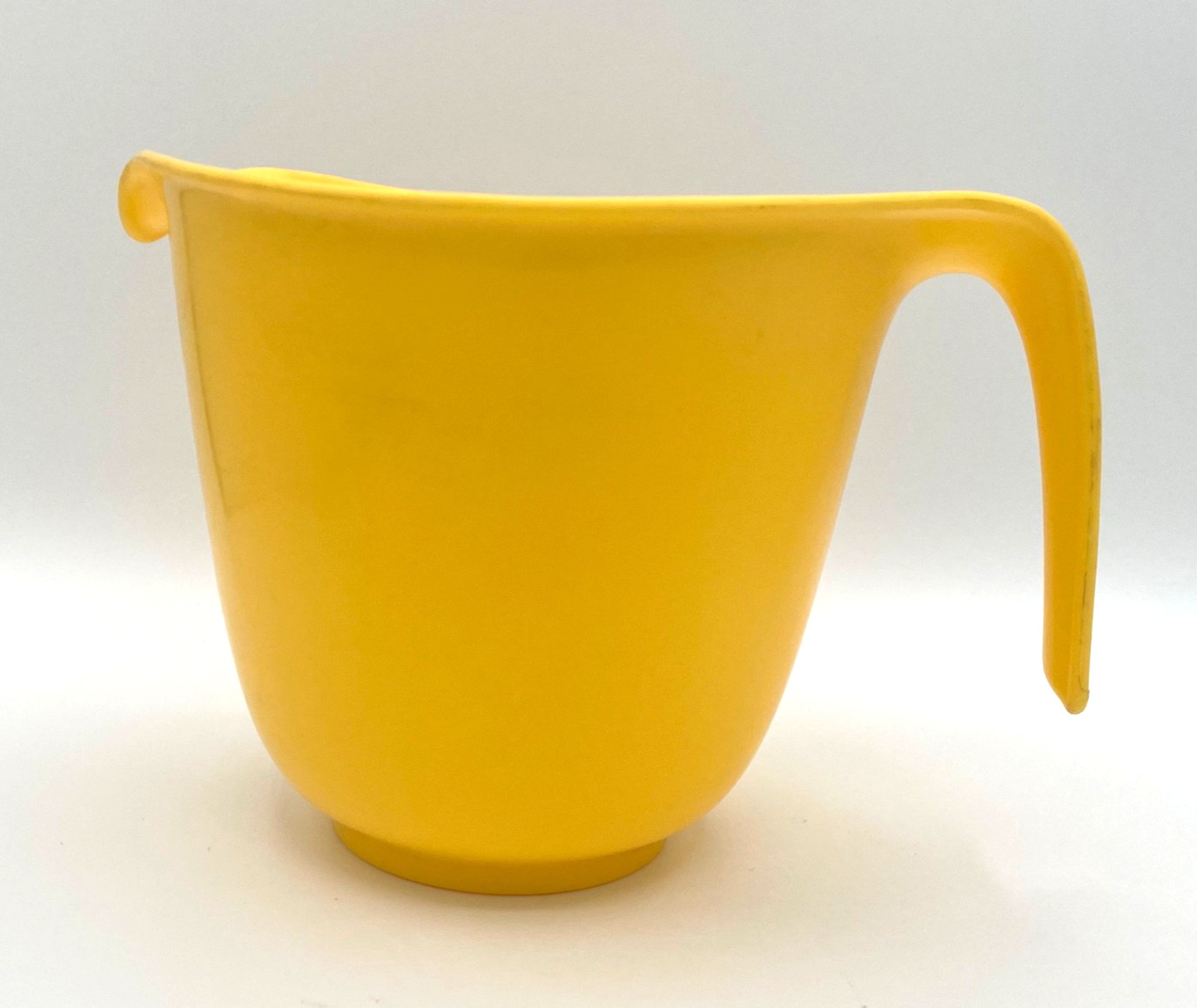 Vintage Rubbermaid Yellow Measuring Bowl 1.5 Qt 6 Cup Grip N Mix #2661