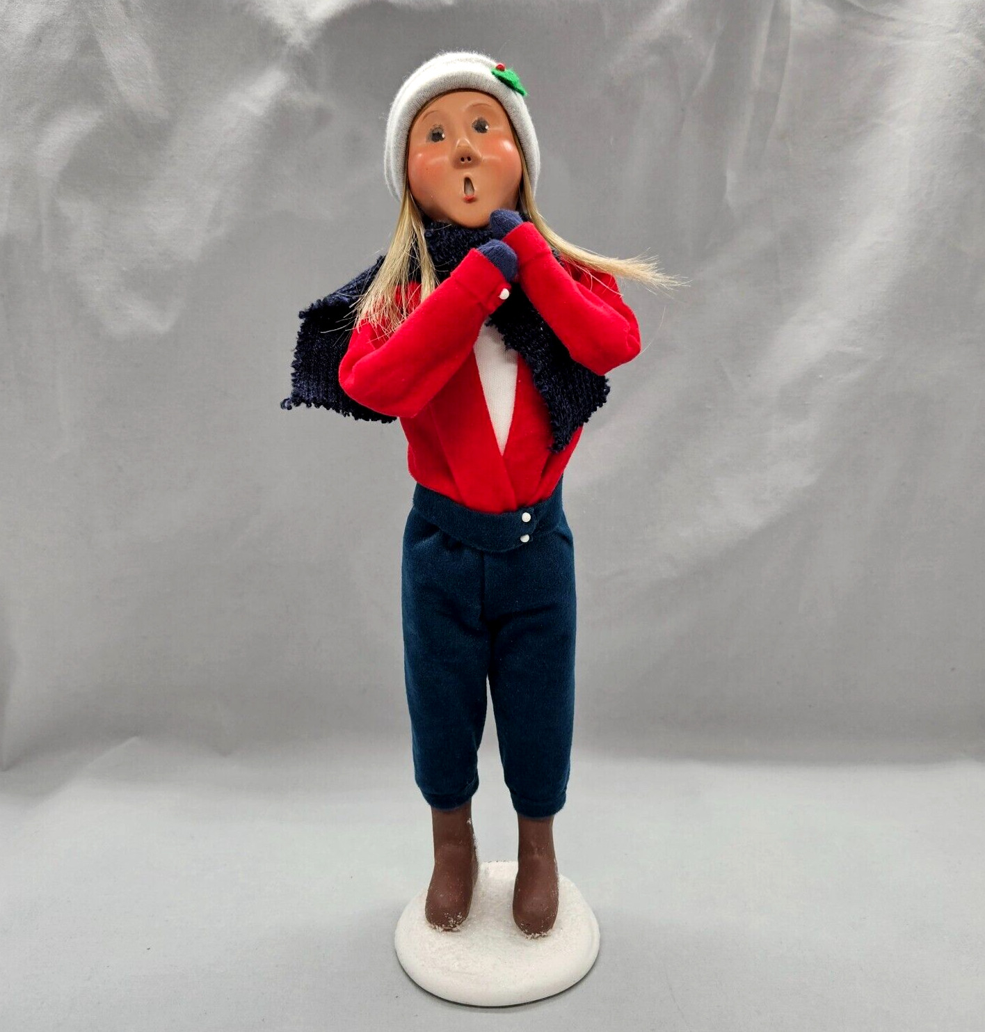 VTG Byers Choice Carolers 2004 Woman in Snow Blue Pants Red Jacket 98/100 Signed