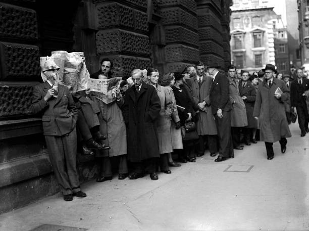 George Neville Heath trial queue outside Old Bailey 1946 Historic Old Photo 1