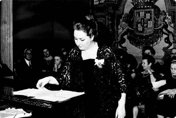 Montserrat Caballe In The Loiria Palace 1965 Old Photo 1