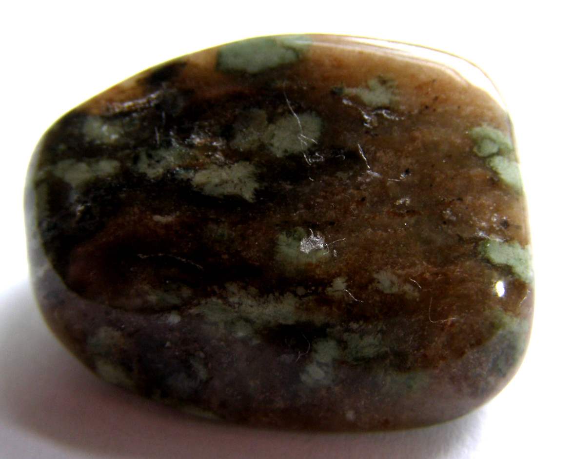 NUNDERITE TUMBLESTONE - QUARTZ & EPIDOTE - 2.8 x 2.1 cms 13.67 gms #7