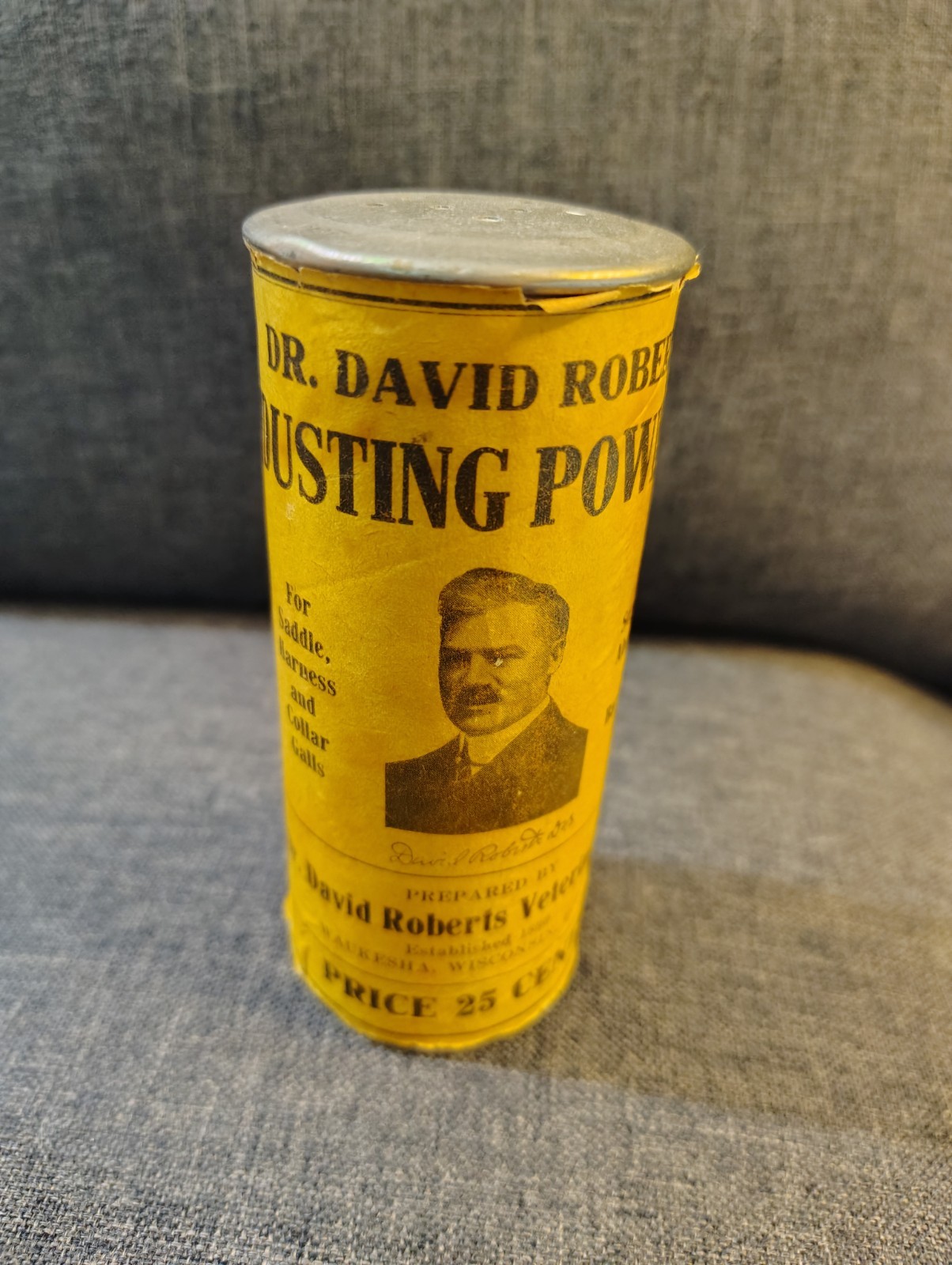 Vintage Dr. David Roberts Dusting Powder Horses Waukesha WI UNOPENED 