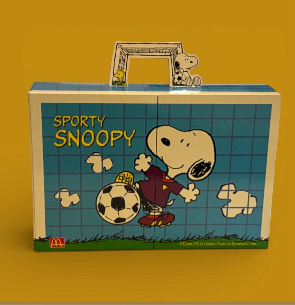 McDonald\'s 2002 Happy Set Snoopy Set Of 8 Complete Toy Box Vintage Sealed