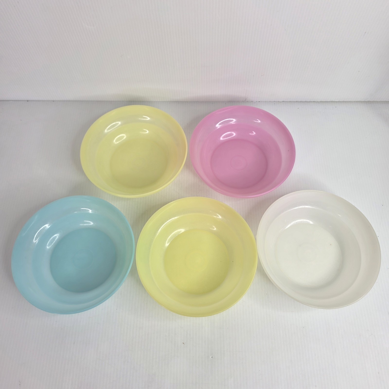 5 Vintage Tupperware Pastel Children’s Cereal Bowls #155